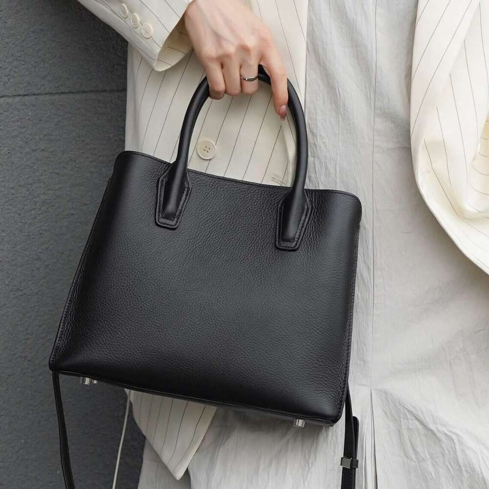 2024 New Stylish Large Capacity Cowskin Tote Coffee Kakhi Color First Layer Cow Leather Women Handbag All-Match Shoulder Bag