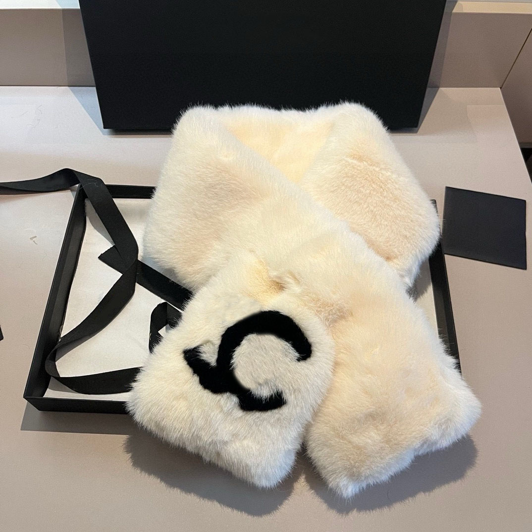 Designer Scarf Women Winter Warm Rabbit Fur Material Soft Comfortable Scarf Black and White Letter Classic Fashion Outdoor Trend Wear Scarf Christmas Gift