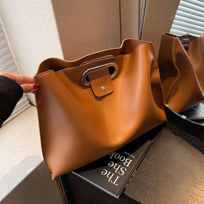 Simple high-end handbag women 2024 new trendy stylish large capacity tote bag for work and commuting, hand-held briefcase