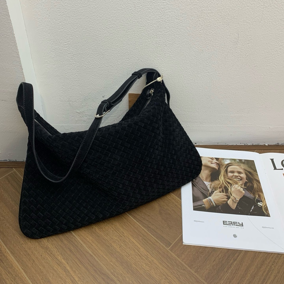 French Baton Crossbody: Faux Suede Woven Tote Bag For Everyday Elegance