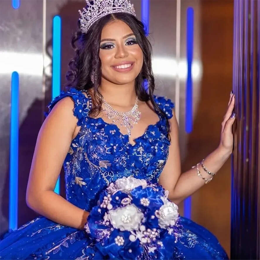 Blue Shiny Quinceanera Dresses Ball Gown 3Dral Appliques Lace Sleeveless Off Shoulder Handmade Wers Sweet 15 Vestidos De XV Anos 0509