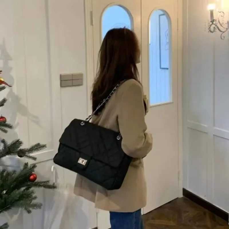 New 2024 internet celebrity Xiaoxiangfeng Lingge chain bag with large capacity nyl crossbody bag and shoulder bagXJ241029