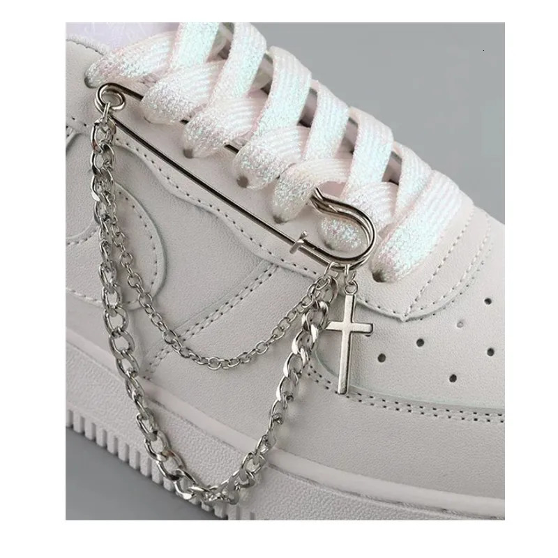 Gothic Brooch Cross BladeFivePointed Star heart Paper Clip Lapel Pin Fashion Sneaker Badge Shirt Collar Accessory 241028