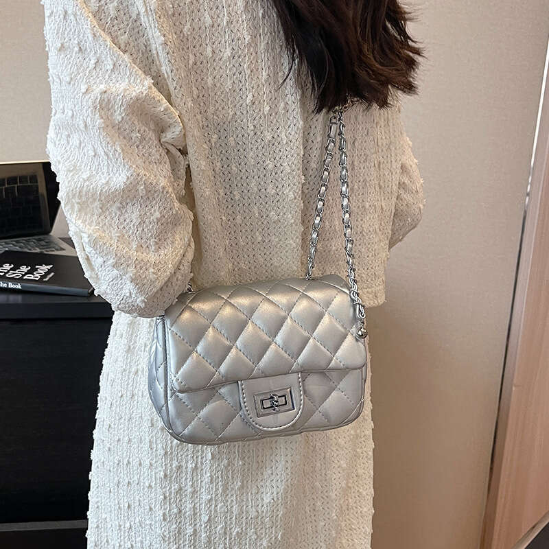 Lingge Chain Women s New Fashionable Premium Single Shoulder Small Square Internet Red and Western Style White Crossbody Bag