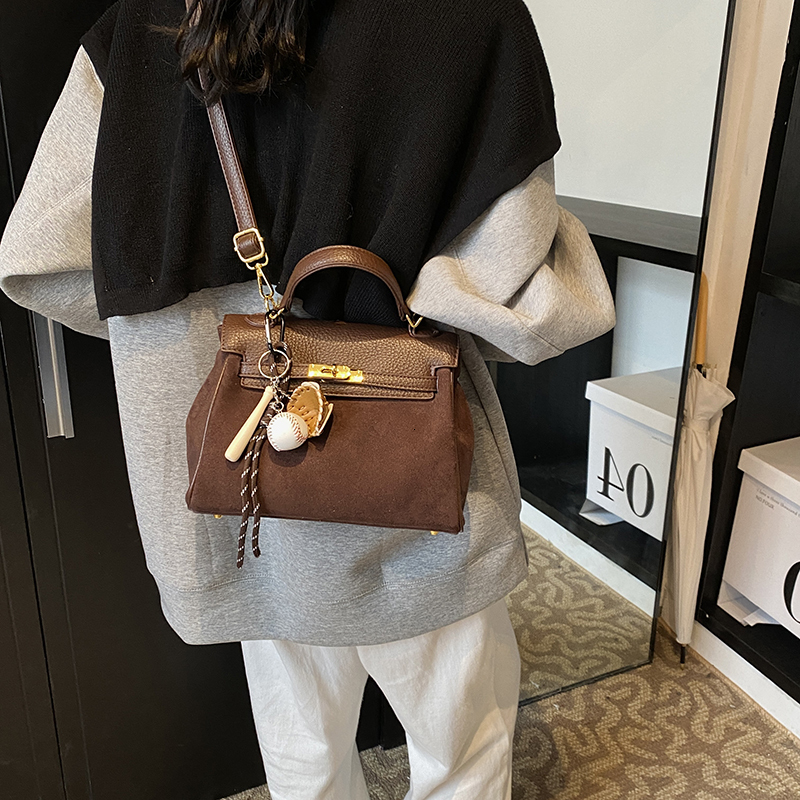 Super popular Kelly handbag women's 2025 new autumn and winter light niche high-end crossbody bag with large capacity