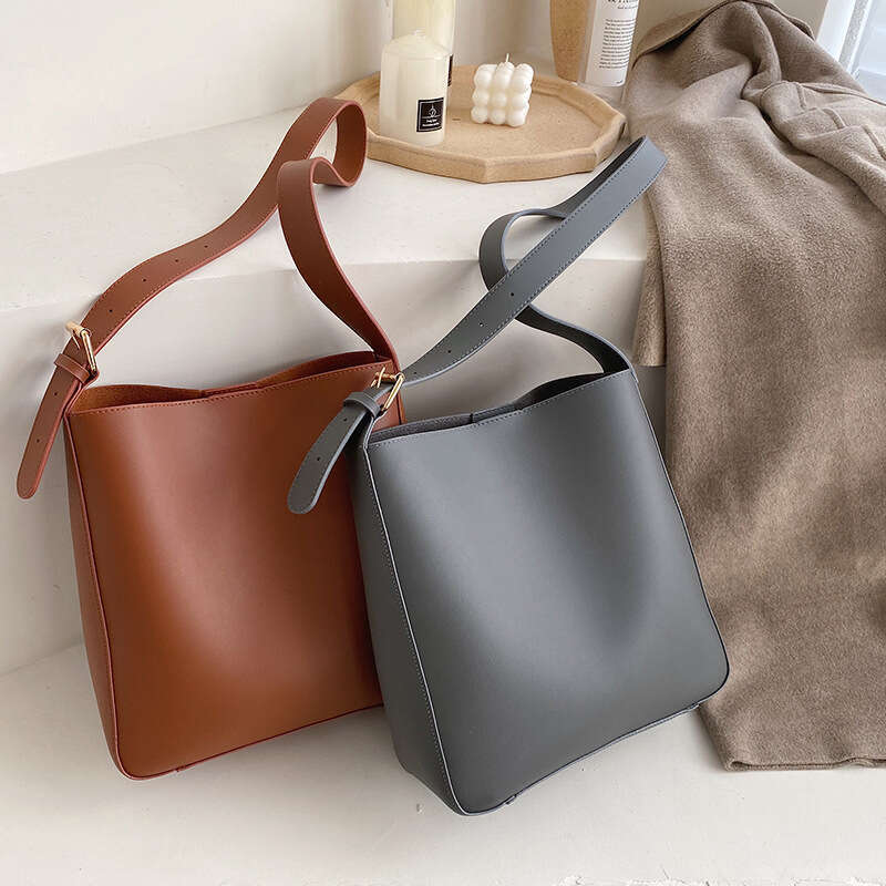 Internet celebrity chic casual minimalist for women popular new Korean version fashionable versatile single shoulder crossbody bucket bag