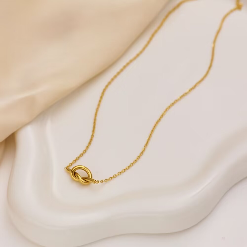 Designer Jewellery High Quality Waterproof 18K Gold Plated Stainless Steel Knot Pendant Necklace for Special Occasions Gift Textured Elegant Accessory
