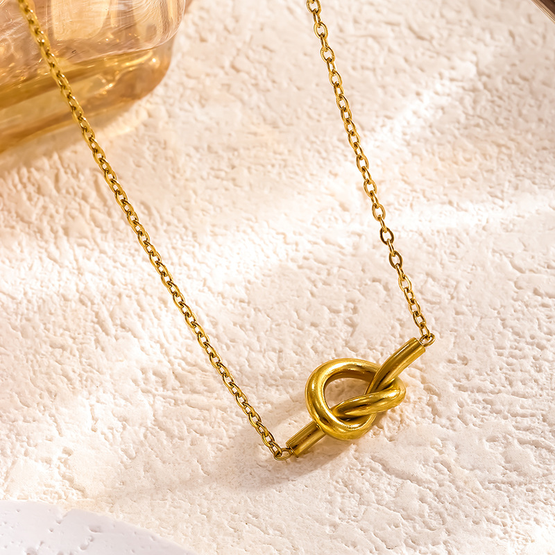 Designer Jewellery High Quality Waterproof 18K Gold Plated Stainless Steel Knot Pendant Necklace for Special Occasions Gift Textured Elegant Accessory