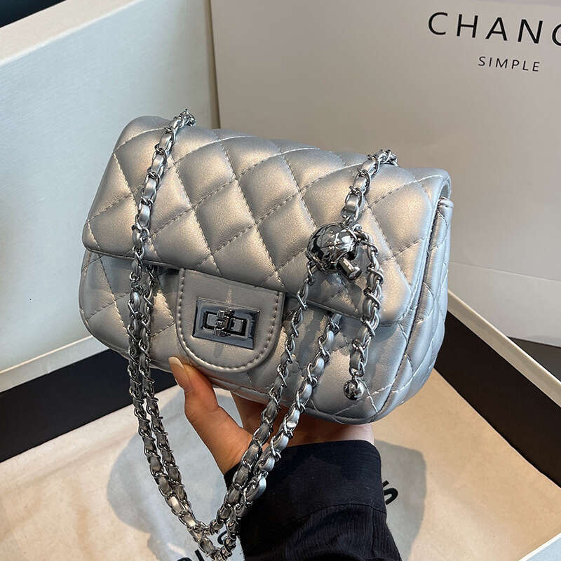 Lingge Chain Women s New Fashionable Premium Single Shoulder Small Square Internet Red and Western Style White Crossbody Bag