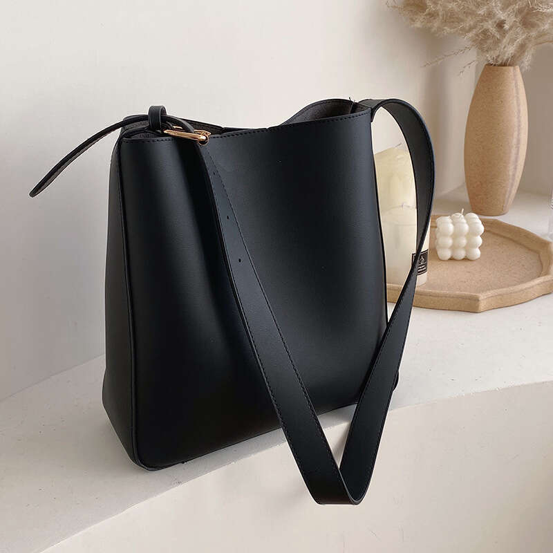 Internet celebrity chic casual minimalist for women popular new Korean version fashionable versatile single shoulder crossbody bucket bag