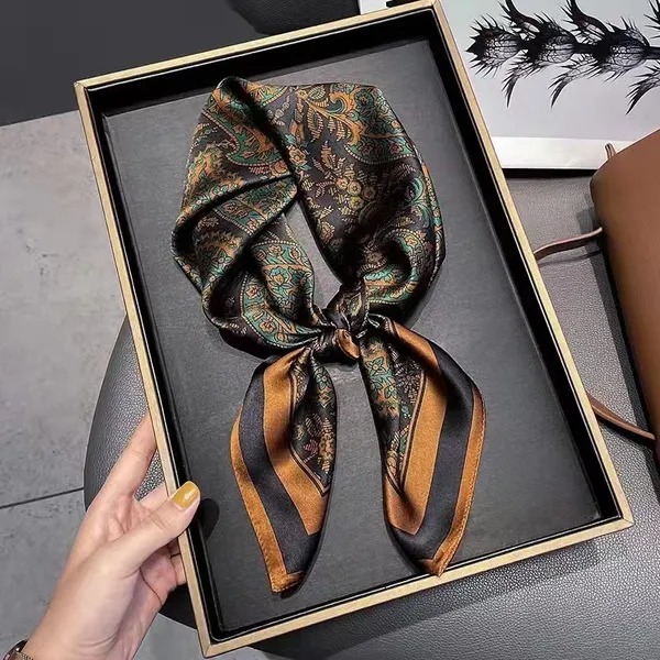 Designer Scarves New Women's Silk Scarf Luxury Silk High TempeRament Soft Fashion Spring And Autumn Neck White Collar With Handbag Head Scarfs