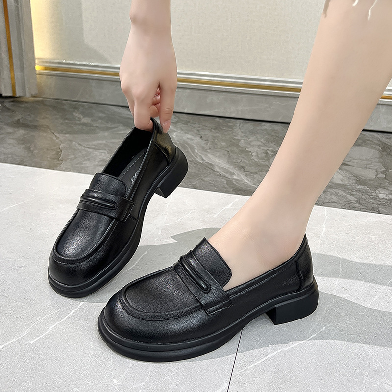 2024 Spring and Autumn England style leather soft bottom single shoes fashion loafers women's one footsteps