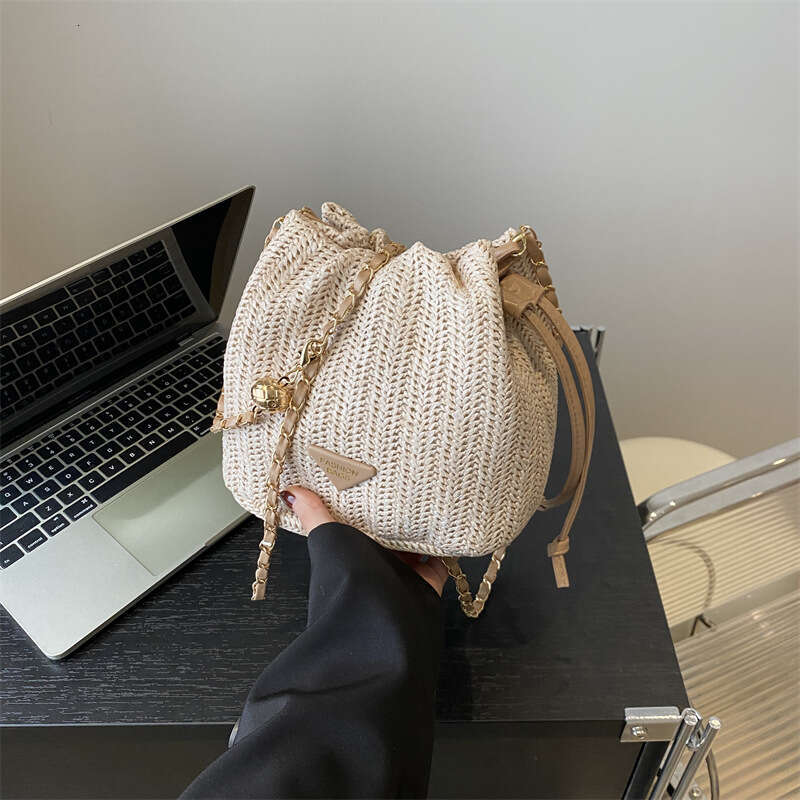 Women's 2024 new fashionable shoulder texture woven bucket niche versatile chain crossbody bag trend