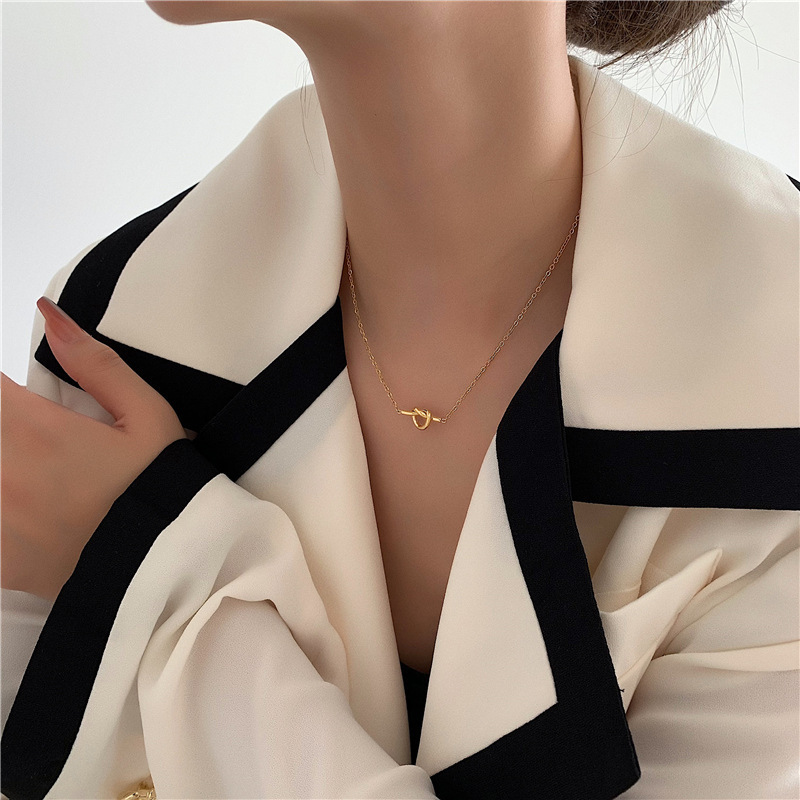 Designer Jewellery High Quality Waterproof 18K Gold Plated Stainless Steel Knot Pendant Necklace for Special Occasions Gift Textured Elegant Accessory
