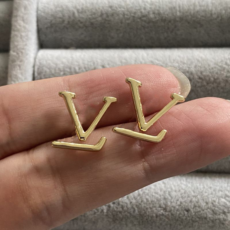 Original Designer Studs Earrings Simple Style Elegant V Letter Earrings High Quality Brass Luxury Earrings Trendy Jewelry