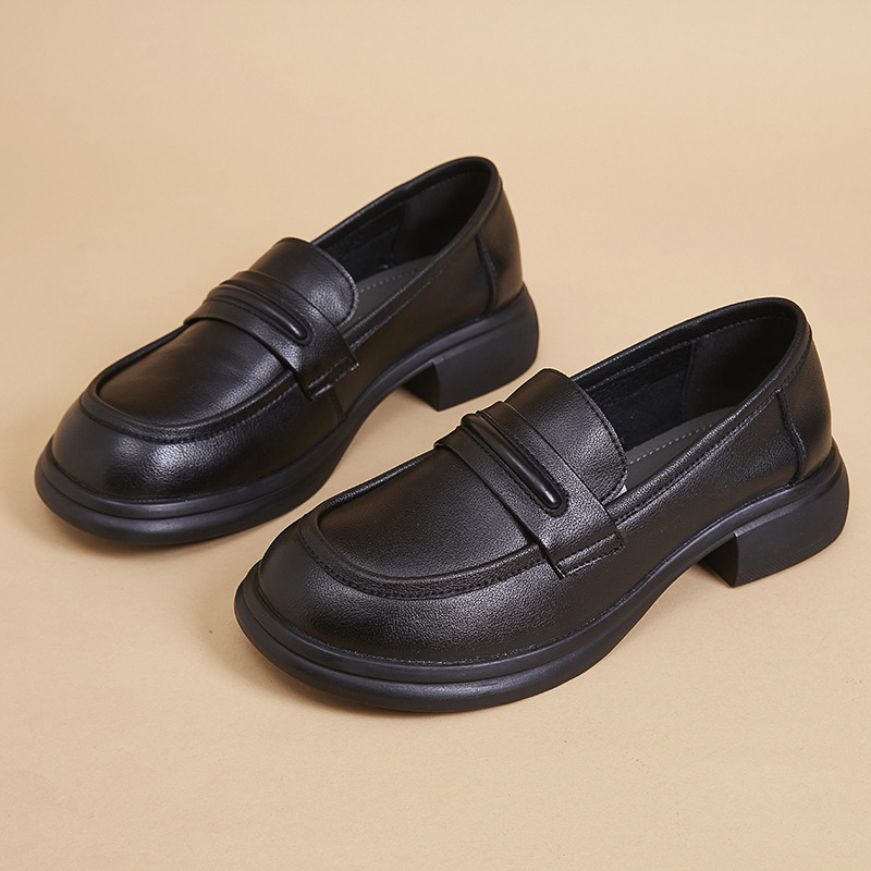 2024 Spring and Autumn England style leather soft bottom single shoes fashion loafers women's one footsteps
