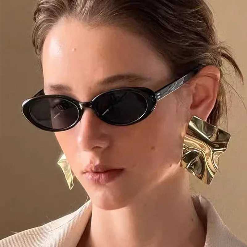 Vintage Oval Sunglasses Women Luxury Brand Designer Small Oval Sun Glasses Retro Men Rivets Sun Glasses OculusX241028
