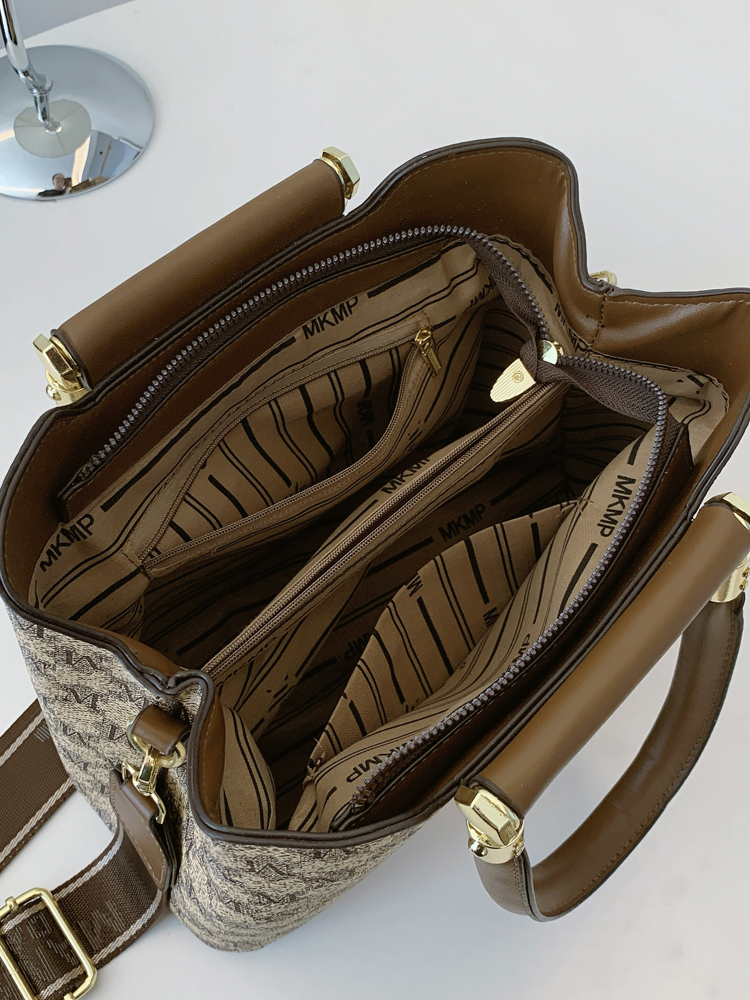 High end texture handbag for women 2024 new model, light luxury, niche, versatile handbag, women's single shoulder crossbody bag