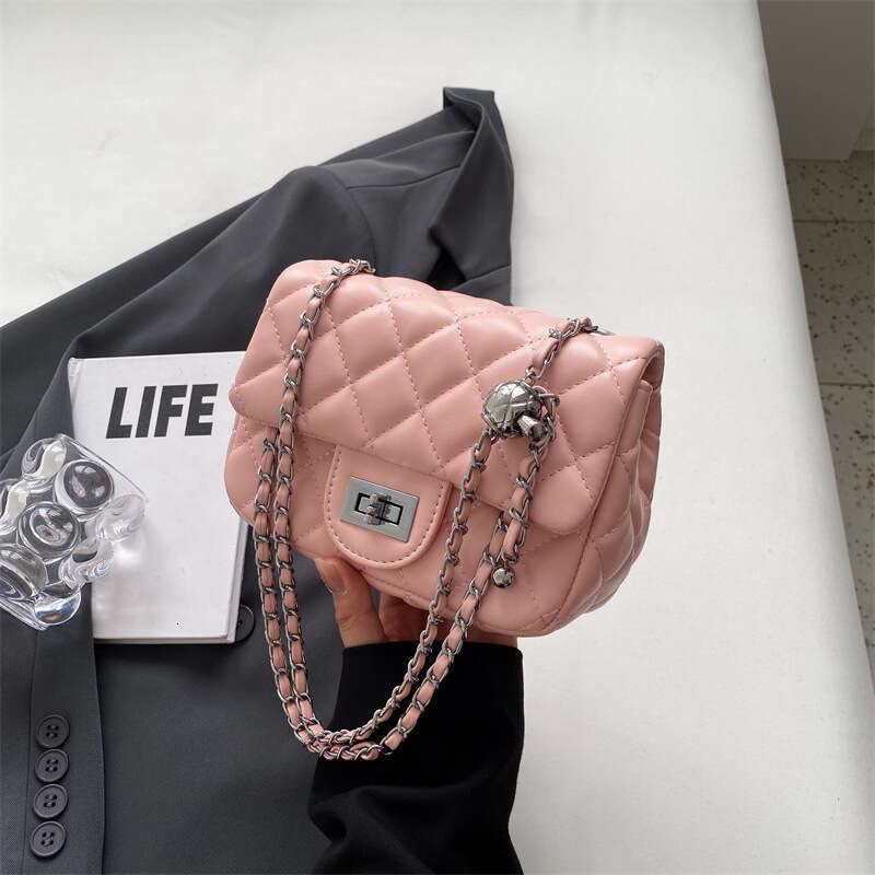 Lingge Chain Women s New Fashionable Premium Single Shoulder Small Square Internet Red and Western Style White Crossbody Bag