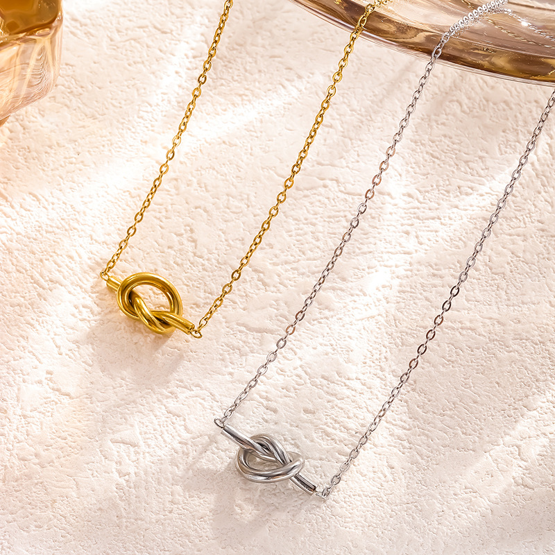 Designer Jewellery High Quality Waterproof 18K Gold Plated Stainless Steel Knot Pendant Necklace for Special Occasions Gift Textured Elegant Accessory