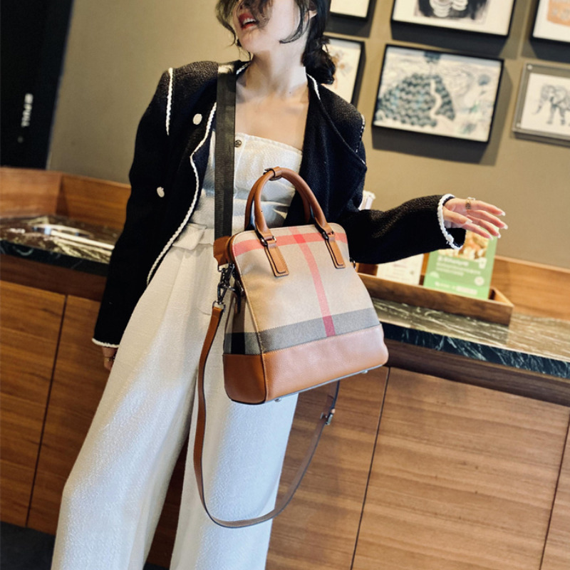 New Genuine Leather Plaid HandBag 2023 High Capacity Shoulder Bags Fashion Brand Designer Trends Handbag ddmymoon