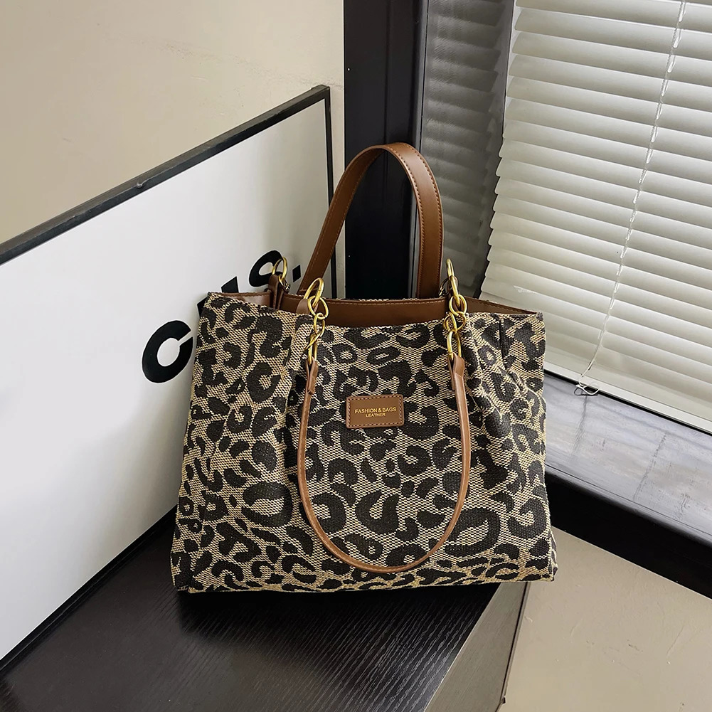 Womens shoulder bag leopard print canvas handbag multiple pockets used for school work and shopping 241028