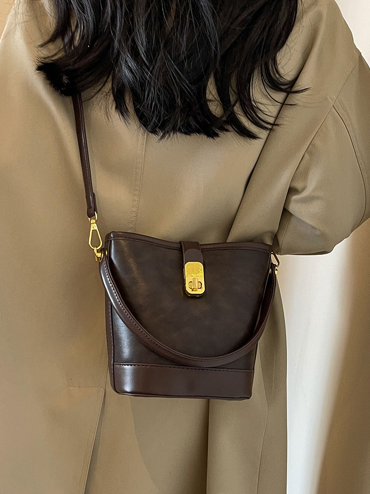 2024 Women's Designer Handbags: New Bucket hot Crossbody Bag for Autumn/Winter