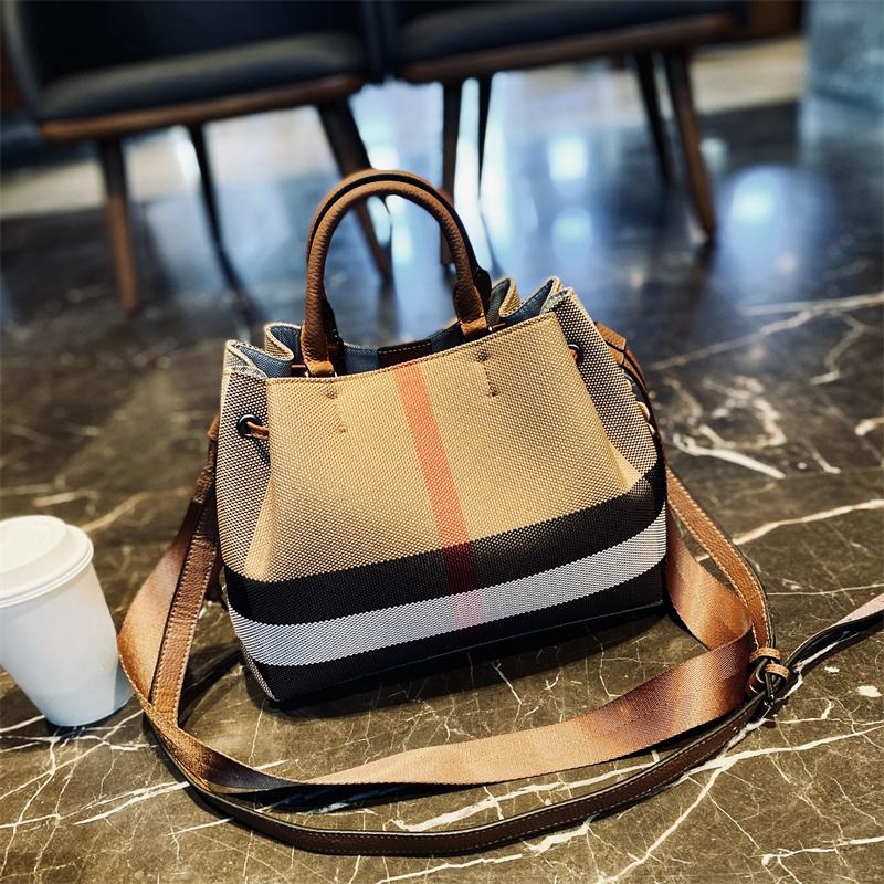 New Ladies Leather HandBag 2023 Fashion Designer Female Messenger Bag Brand Trends Handbag ddmymoon