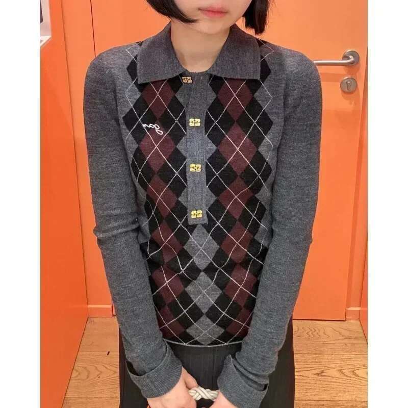 2024 Autumn And Winter New Women Buttoned Knitted Stretch Rhombus Sweater