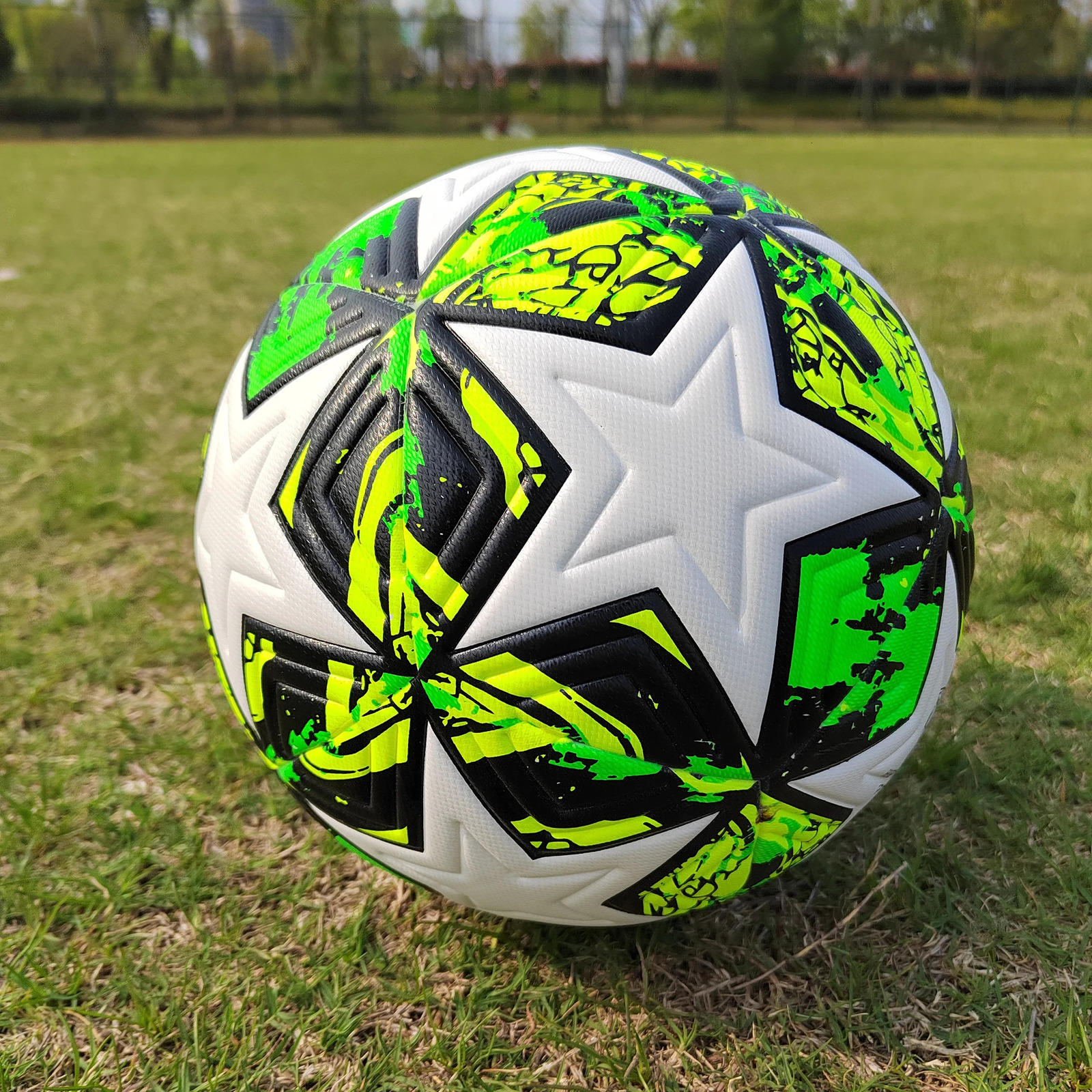 High quality football official size 4/5 PU material seamless goal scoring team outdoor competition football training balloon football 241028