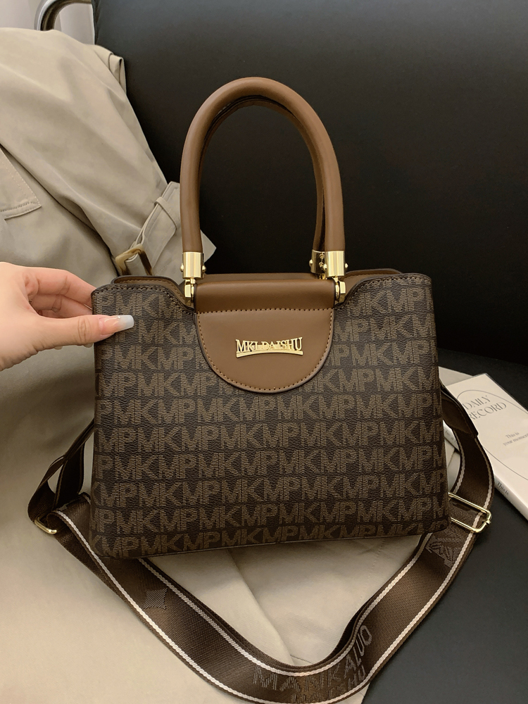 High end texture handbag for women 2024 new model, light luxury, niche, versatile handbag, women's single shoulder crossbody bag