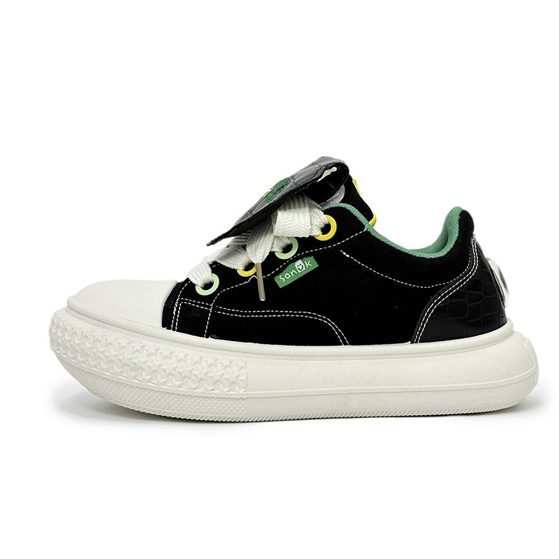 2024 new men's shoes low top Hong Kong style thick soled bread shoes white shoes toe shoes