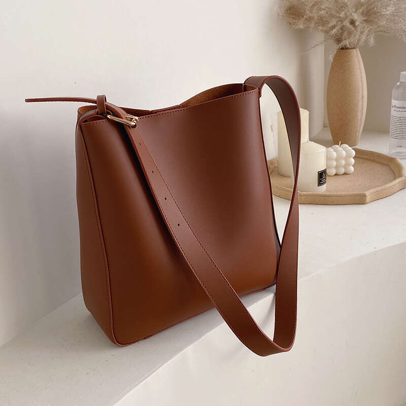 Internet celebrity chic casual minimalist for women popular new Korean version fashionable versatile single shoulder crossbody bucket bag