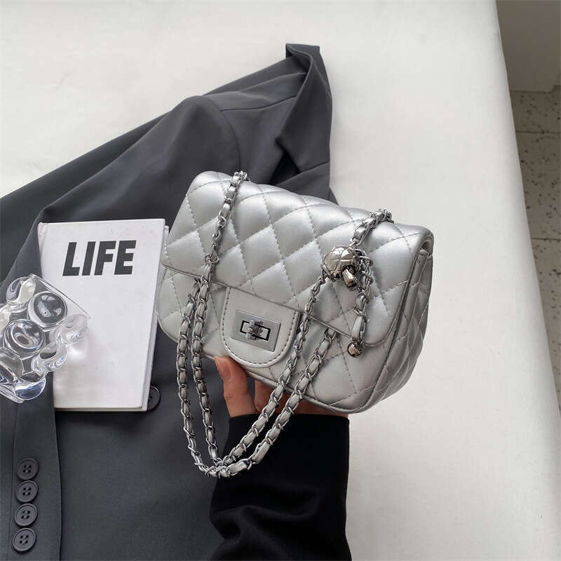 Lingge Chain Women s New Fashionable Premium Single Shoulder Small Square Internet Red and Western Style White Crossbody Bag