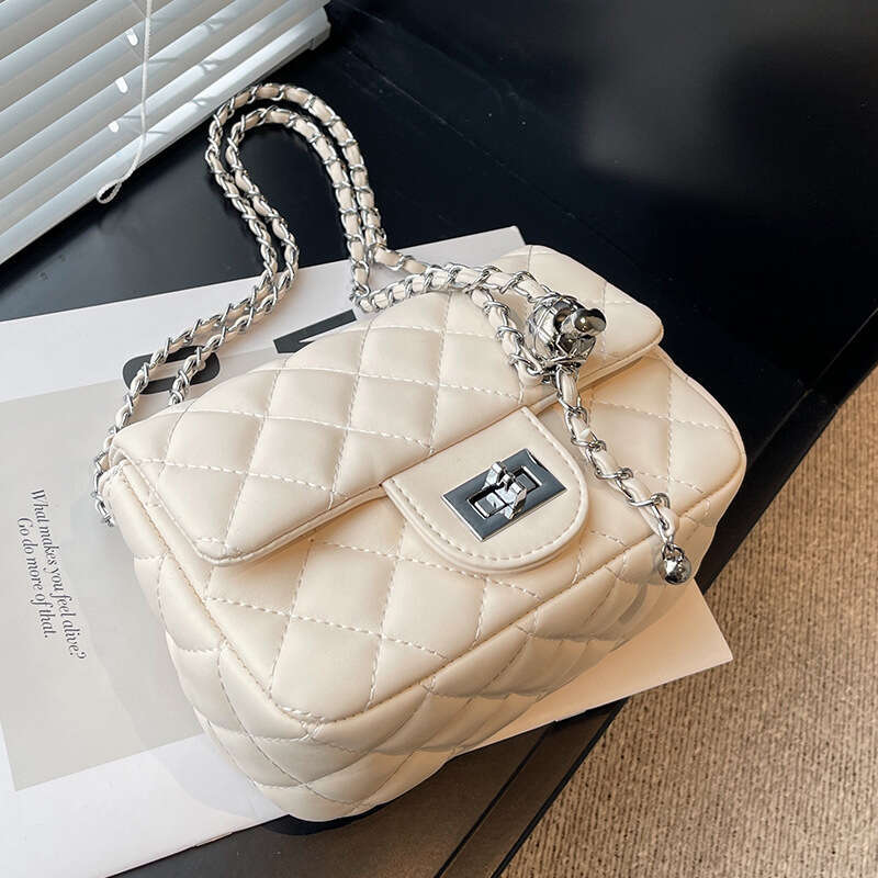 Lingge Chain Women s New Fashionable Premium Single Shoulder Small Square Internet Red and Western Style White Crossbody Bag