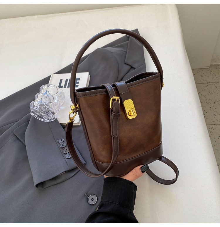 2024 Women's Designer Handbags: New Bucket hot Crossbody Bag for Autumn/Winter