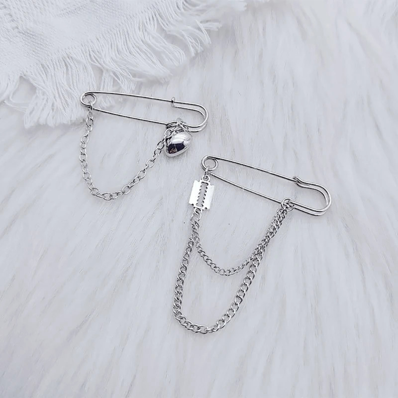 Gothic Brooch Cross BladeFivePointed Star heart Paper Clip Lapel Pin Fashion Sneaker Badge Shirt Collar Accessory 241028