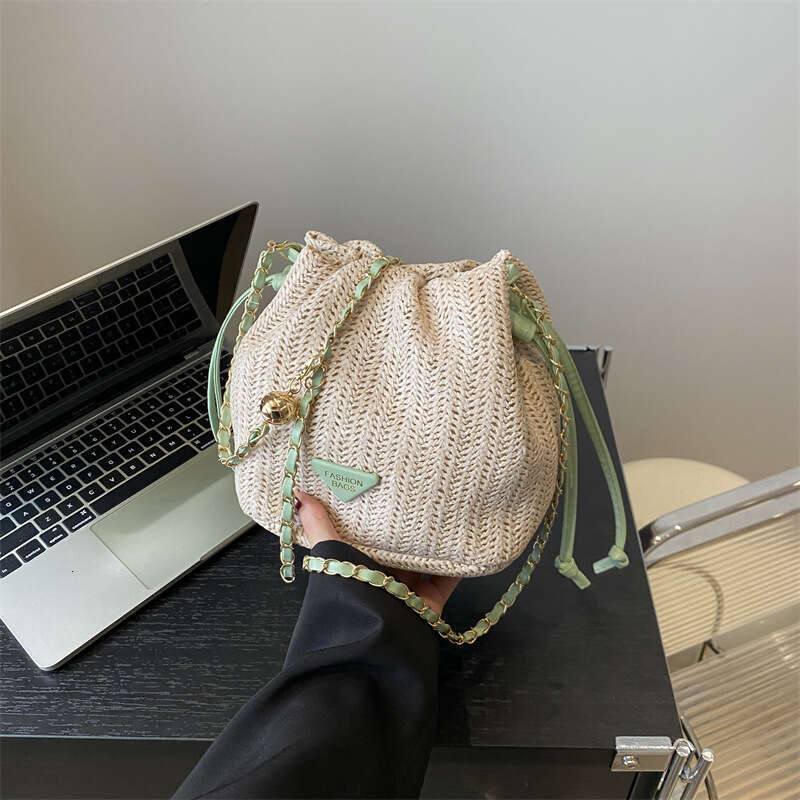 Women's 2024 new fashionable shoulder texture woven bucket niche versatile chain crossbody bag trend