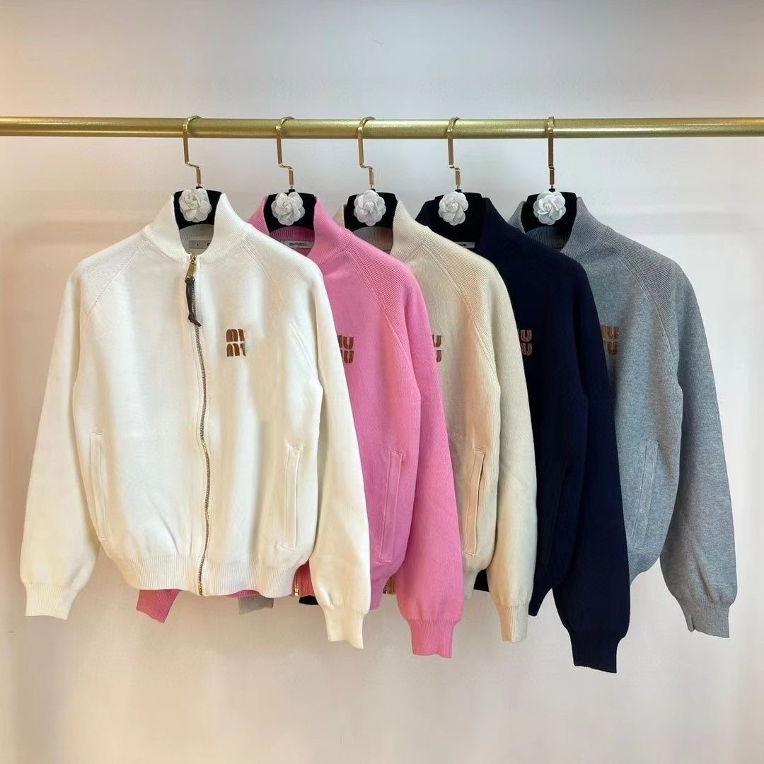 Zip-Up Thermal Cardigan - Cozy Knit Fabric for Chilly Days