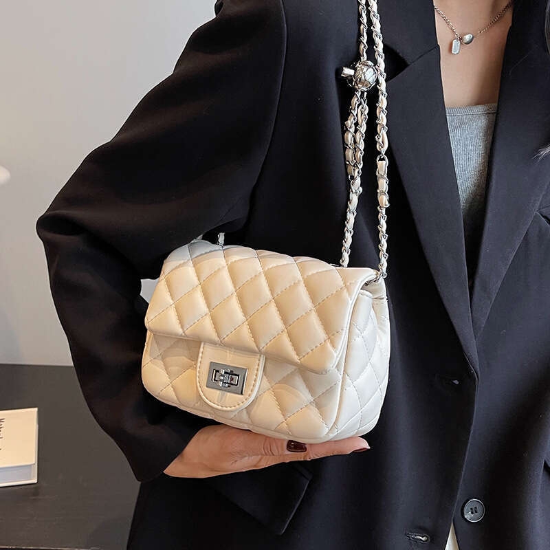 Lingge Chain Women s New Fashionable Premium Single Shoulder Small Square Internet Red and Western Style White Crossbody Bag