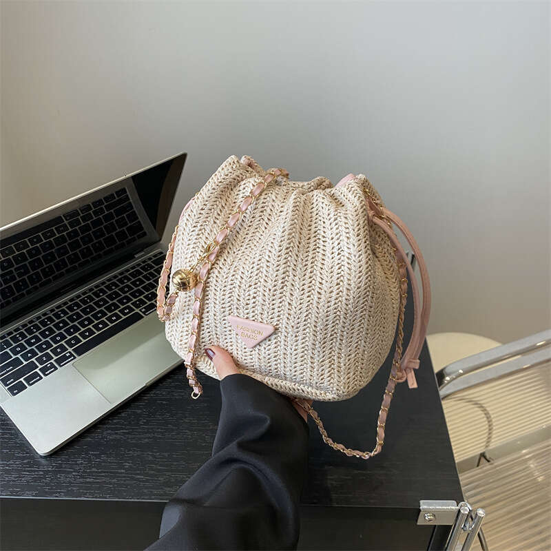 Women's 2024 new fashionable shoulder texture woven bucket niche versatile chain crossbody bag trend