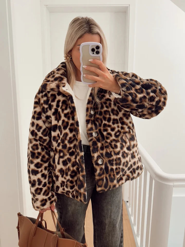 Fashion Leopard Print Reversible Quilted Jacket For Women Elegant Contrasting Lamb Wool Coats Lady Winter Street Outerwear 241028