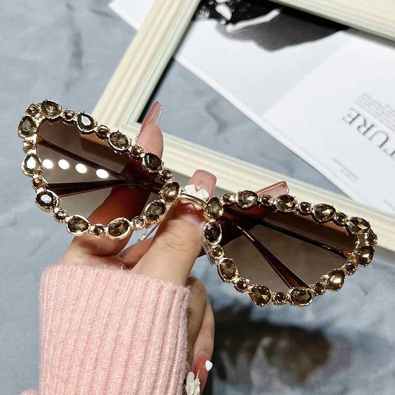 Fashion Vintage Diamond Cat Eye Sunglasses Women 2023 Luxury Brand Designer Crystal Sun Glasses Trend Sexy Ladies Metal ShadesX241028