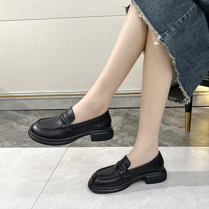 2024 Spring and Autumn England style leather soft bottom single shoes fashion loafers women's one footsteps