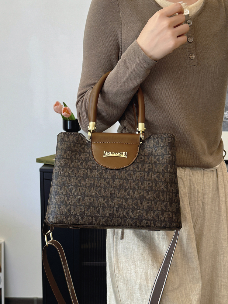 High end texture handbag for women 2024 new model, light luxury, niche, versatile handbag, women's single shoulder crossbody bag