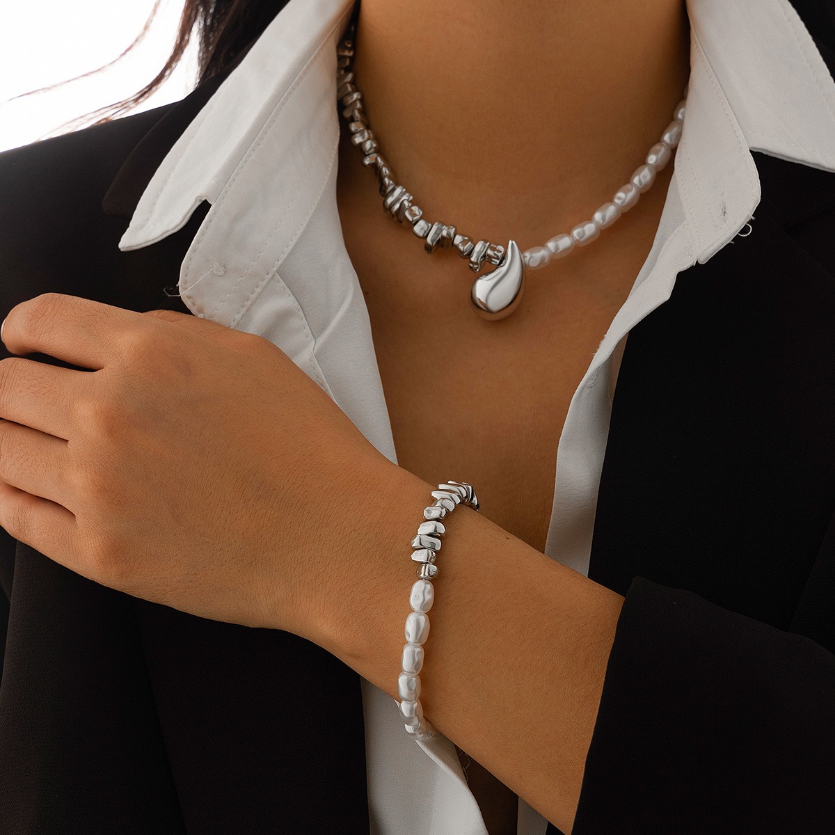 European and American Cross-border Jewelry Irregular CCB Imitation Pearl Set Necklace Geometric Alloy Comma Collarbone Necklace