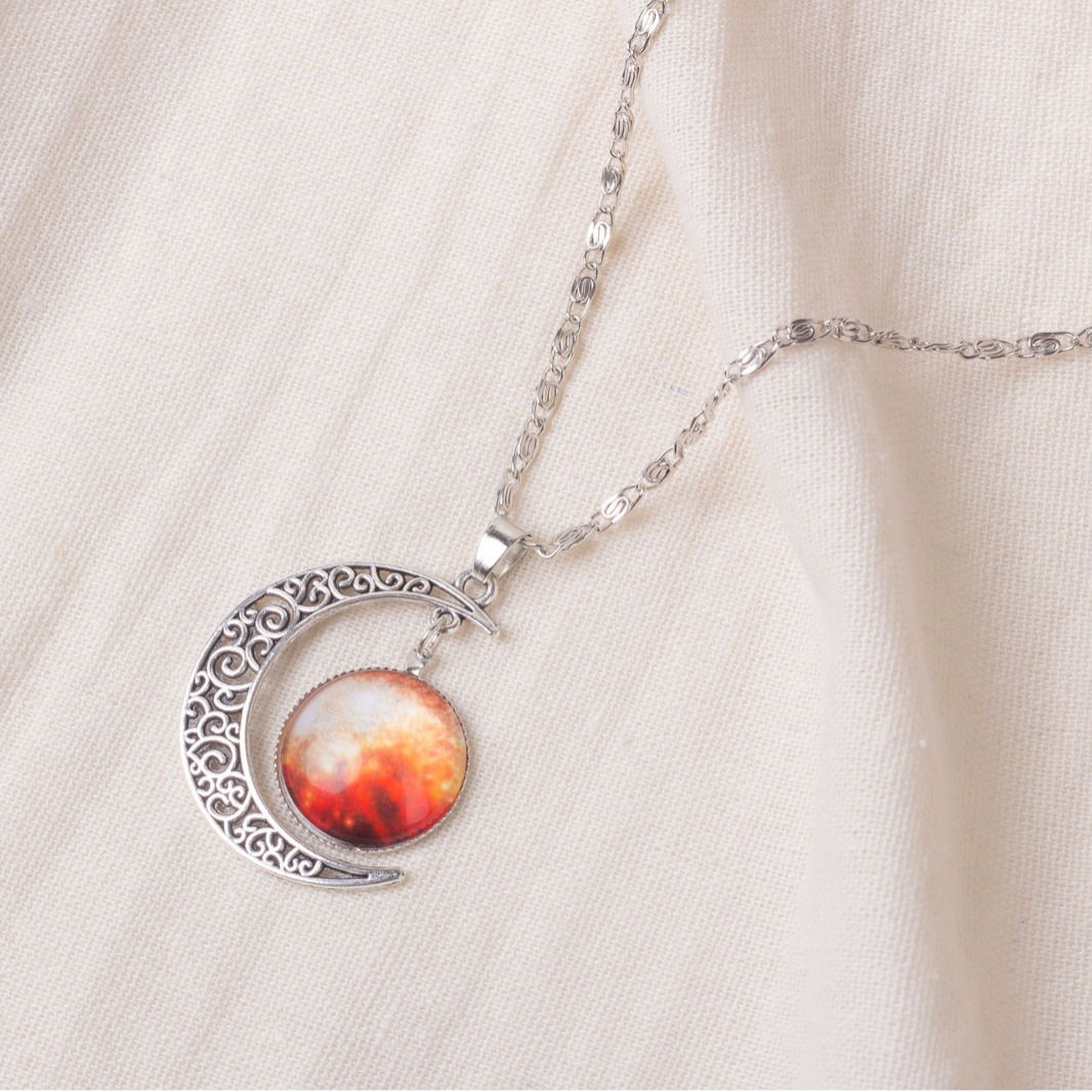 Fashion Jewelry Choker Necklace Glass Galaxy Lovely Pendant Silver Chain Moon Necklace Pendant