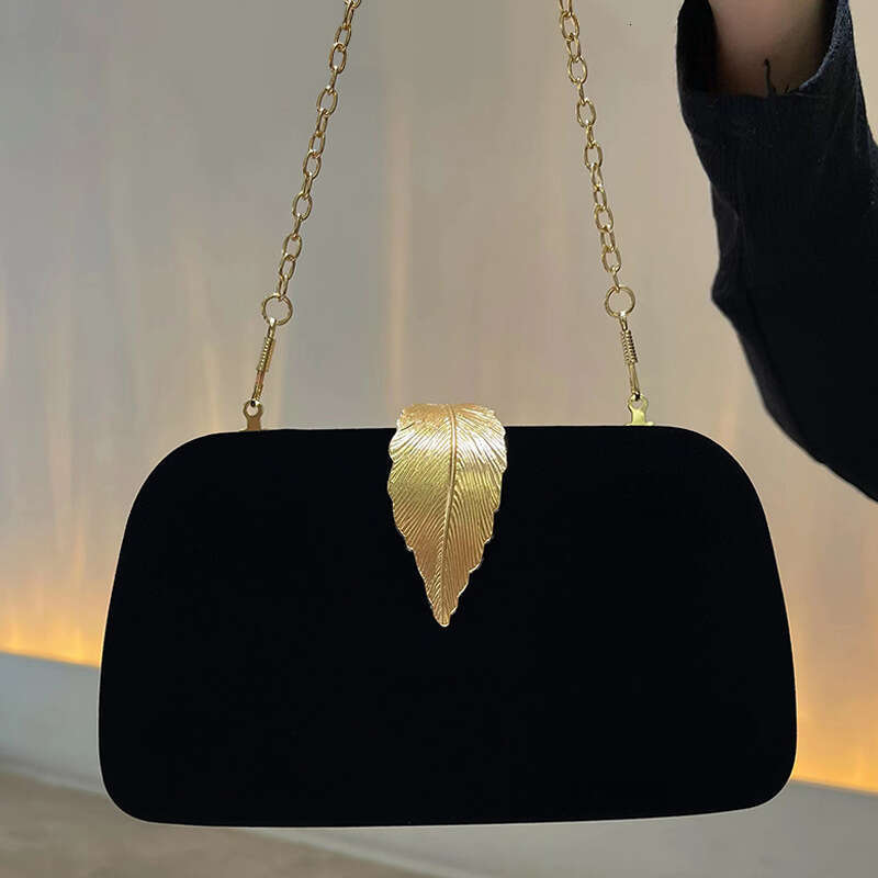 2025 Evening Clutch Women Shoulder Bags Fashion Pearl Chain Dinner Handbag Wedding tail Party Coin Purse
