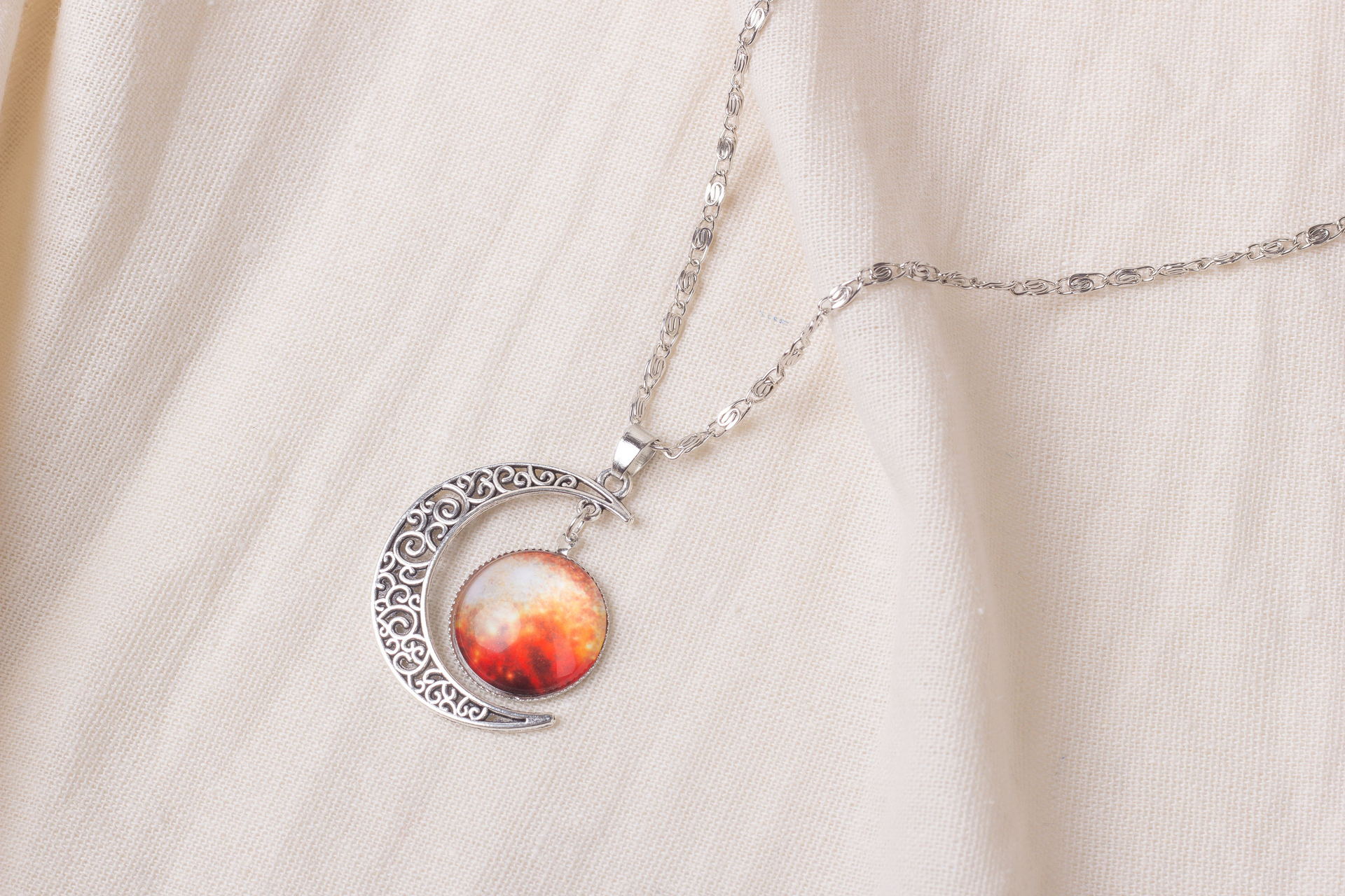 Fashion Jewelry Choker Necklace Glass Galaxy Lovely Pendant Silver Chain Moon Necklace Pendant