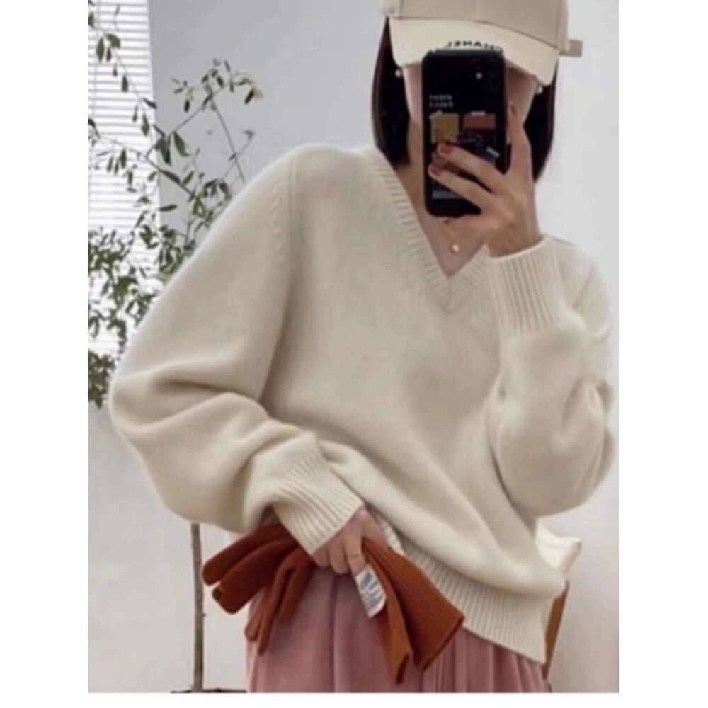 European Goods High-End 100% Cashmere Women Autumn And Winter Loose Soft V-Neck Bottom High-Grade Knit Sweater